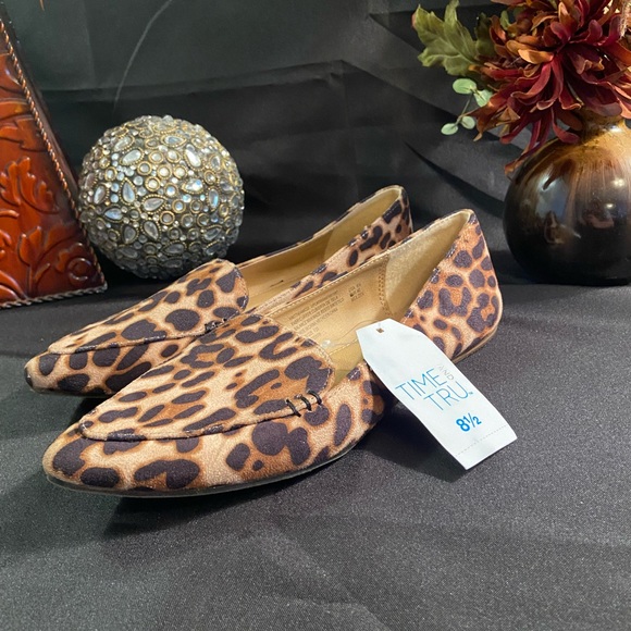 Women’s Time & Tru Leopard Print Point Toe Flats - Picture 10 of 12